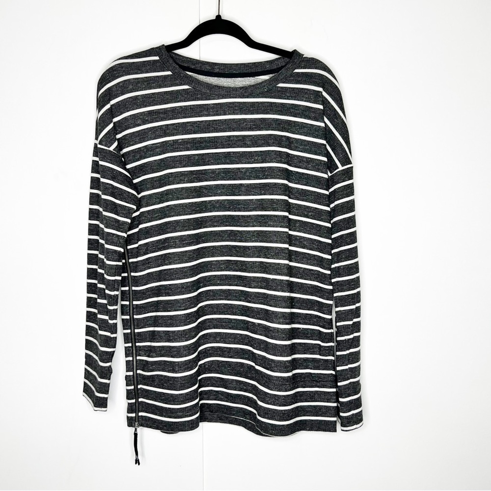 Lou & Grey Side Zip Sweatshirt‎